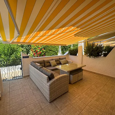 Contemporary House In Cabo Roig
